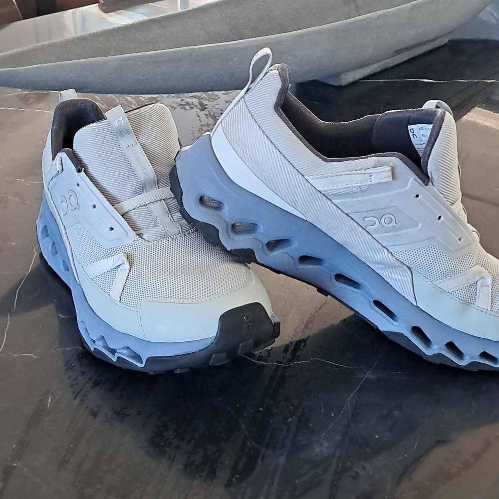 On Running Mens Light Gray Trail Sneakers - Picture 2 of 5